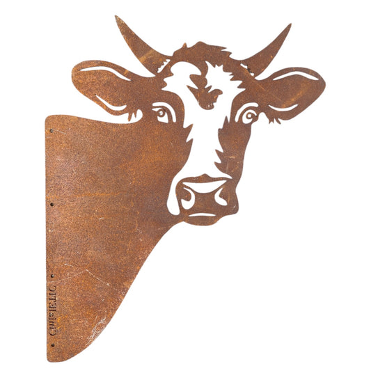 Silhouette en métal rustique représentant une tête de vache avec cornes, partielle et découpée. Nom: Silhouette tête de vache.