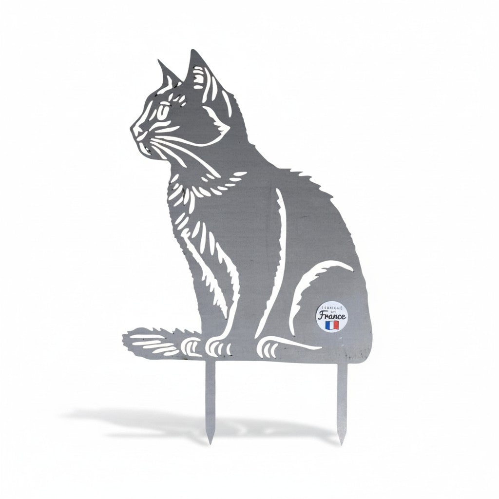 Silhouette de chat assis Les Artisans du Jardin en acier brut découpé au laser pour décoration de jardin