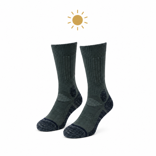 Chaussettes Climat Chaud, Légères et Respirantes, présentées en duo noir-vert, fabriquées à Troyes.