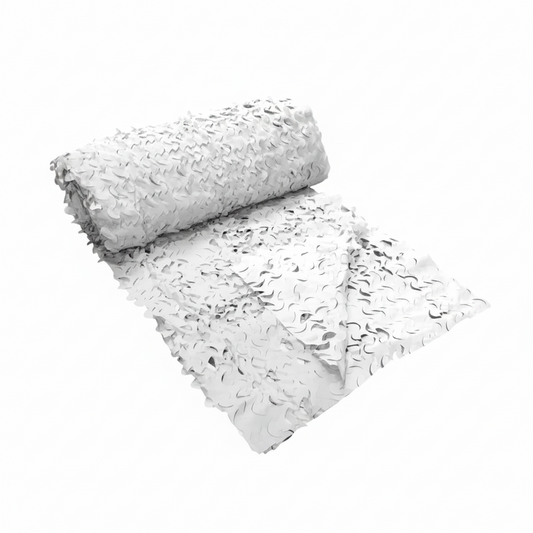 Rouleau et morceau de filet camouflage blanc/gris – CamoJardin au mètre, texture légère à motifs flocons blancs.